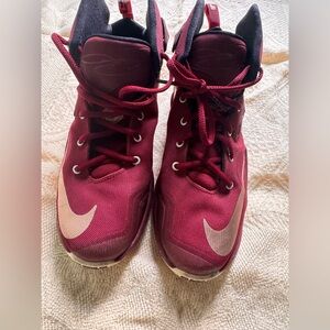 Size 6.5Y - Nike LeBron 13 Greatness